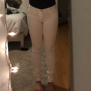 white levi’s jeans